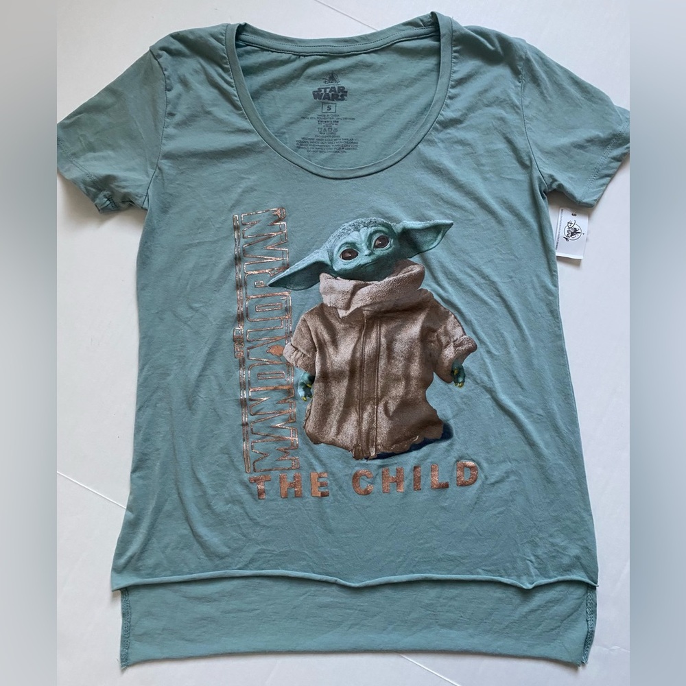 Disney Parks Star Wars The Mandalorian “The Child” Green T-Shirt Size Small NWT
